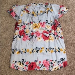 Short sleeve floral blouse